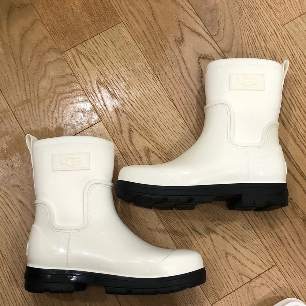 NIB UGG Droplet Mid Rain Boots Size 9 White